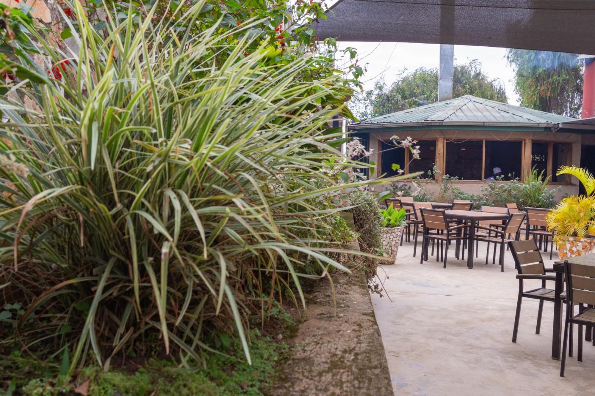 Dutchess Hotel And Restaurant Fort Portal Dış mekan fotoğraf