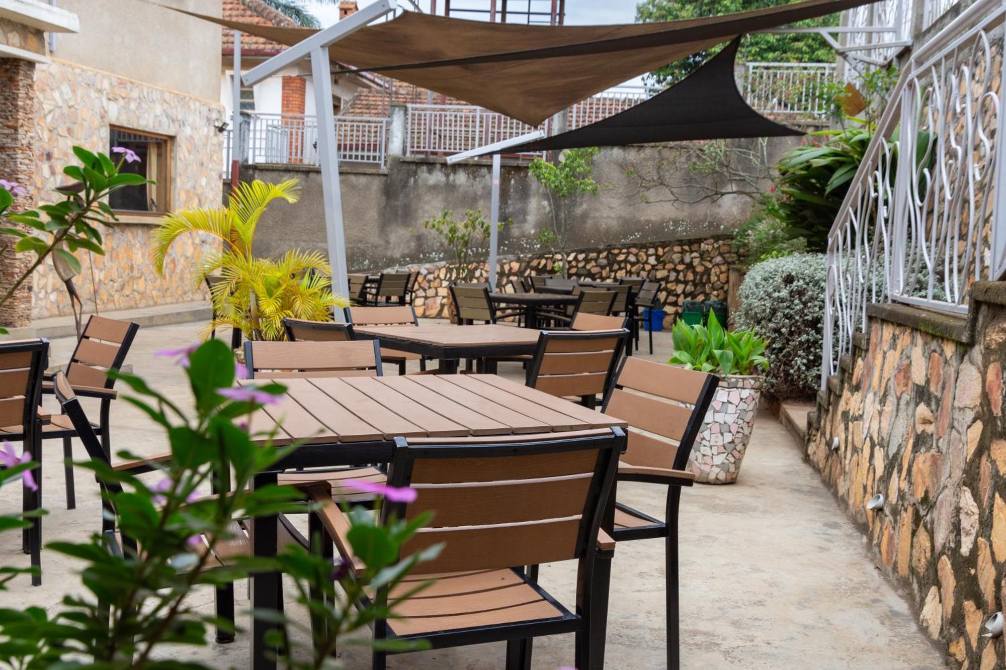 Dutchess Hotel And Restaurant Fort Portal Dış mekan fotoğraf
