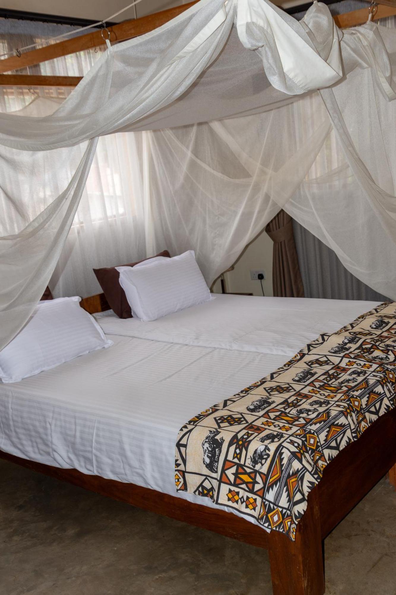 Dutchess Hotel And Restaurant Fort Portal Dış mekan fotoğraf