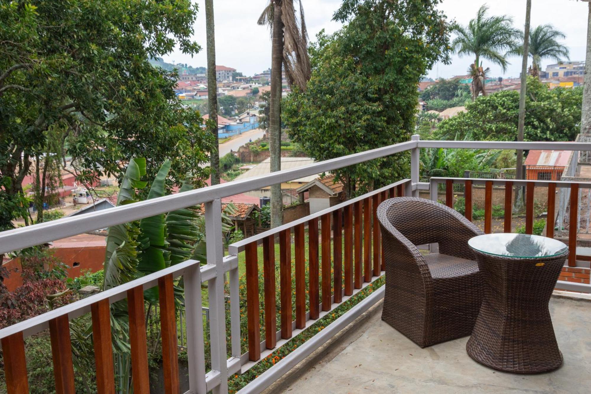 Dutchess Hotel And Restaurant Fort Portal Dış mekan fotoğraf